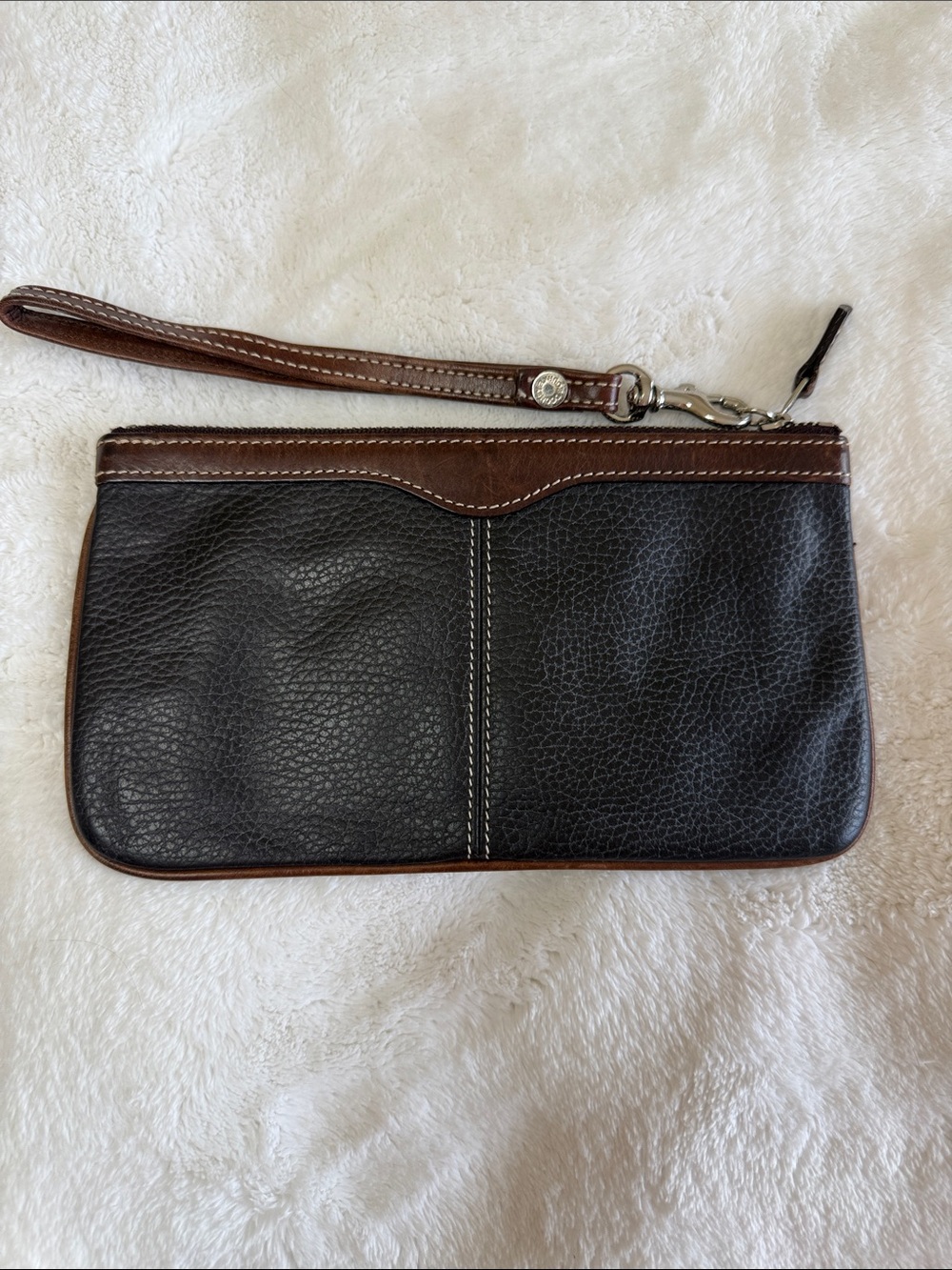 Dooney & Bourke Pebble Grain Leather Wristlet Vintage Late 90’s early 2000’s